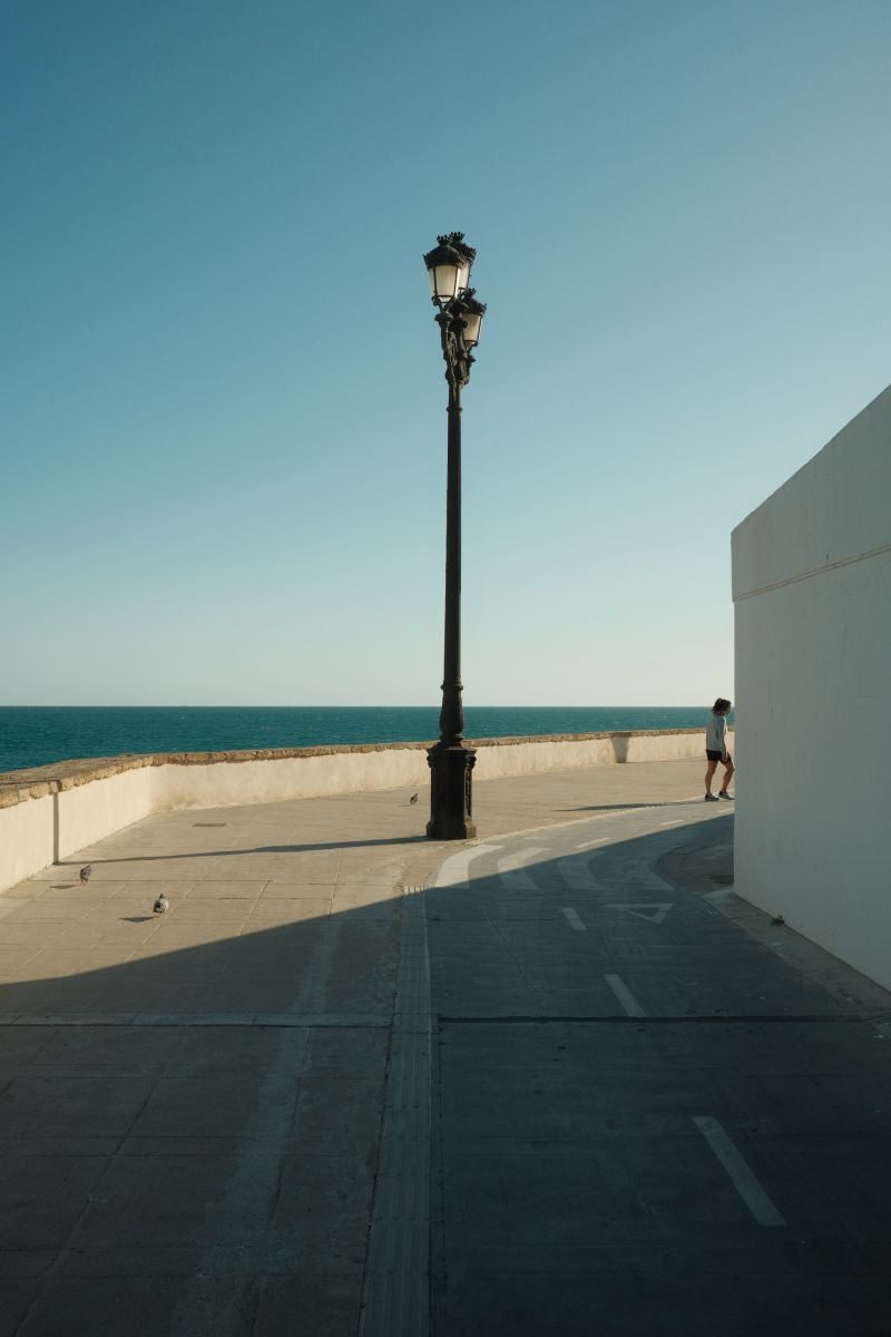 A photo of a bicycle lane along the coast of Cádiz, Spain